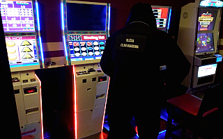 Nielegalny hazard w Mrągowie i Szczytnie. Kilkanaście automatów do gier zabezpieczono
